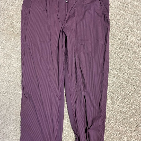 lululemon athletica Pants - Lululemon size 12 crops